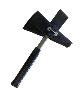 Feuerwehrbeil mit Dreikantschlüssel.jpg