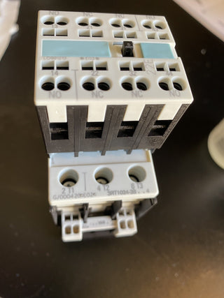 Siemens SIRIUS 3RT1024-3BB40 Schütz + 3RH1921-2FA22 Hilfsschalter geb3