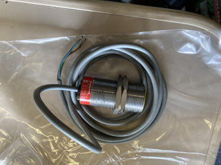Turck BI10-M30-RZ3X Induktiver Sensor M30 2-Leiter Öffner AC/DC – Gebraucht1