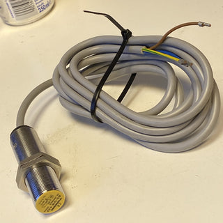 Turck Näherungssensor 43300 proximity sensor BI5-G18-AZ3 20-250VAC 10-300VDC4