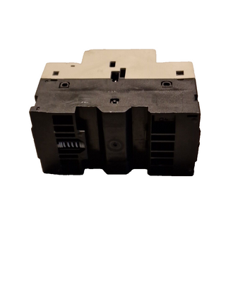 Relais TELEMECANIQUE GV2-M04 IEC 947-2, 947-4-1 690V 50/60Hz 6kV + GV2-AN11 690V4