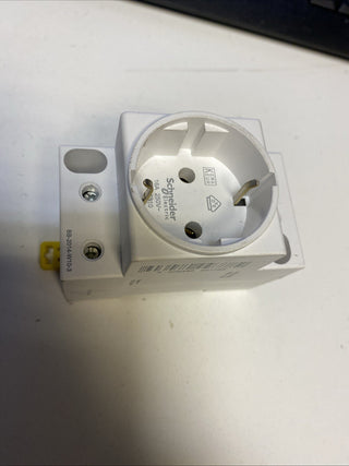 Schneider Electric A9A15310 Steckdose Acti 9 iPC 16A 250V neu o. OVP0