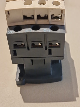 Schneider Electric Motorschutzschalter GV2ME14 + Schütz LC1D12 Motorstarter1