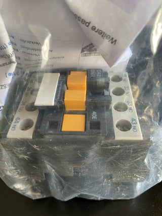 Telemecanique CA2DN40 Hilfsschütz mit LA4DA1U Überspannungsbegrenzer gebraucht1
