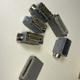 Posten mit 6 Harting Stecker5