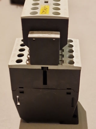 Moeller DIL A-40 Schütz + DIL A-XHI04 Hilfskontakt geb1