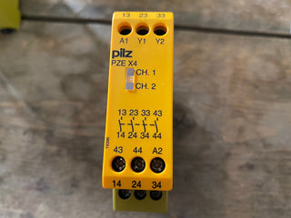 Pilz PZE X4 24VDC Sicherheitsrelais 4n/o 774585 gebraucht1