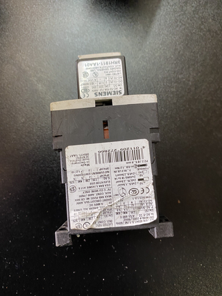 Siemens SIRIUS Hilfsschütz 3RH1122-1AP00 inklusive Hilfsschalterblock 3RH1911-1A0