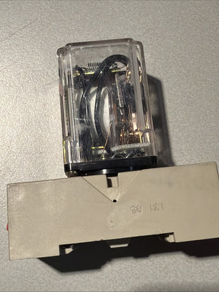 Omron Relaissockel + Relais 24V. DC Typ PF113A-N + MK3P5-S6