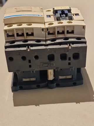 Schneider Electric LC2D09B7 Wendeschütz TeSys D – 9A – 24V AC Spule – Gebraucht3