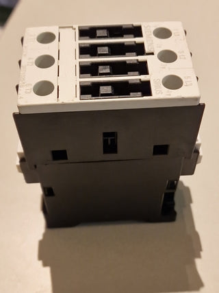 Siemens SIRIUS Leistungsschütz 3RT1025-1BB44 – Baugröße S0 – 24V DC1