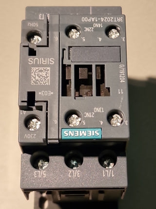 Siemens Sirius Schütz 3RT2024-1AP00 S0 230V AC 5,5kW 12A Schalter NEU5