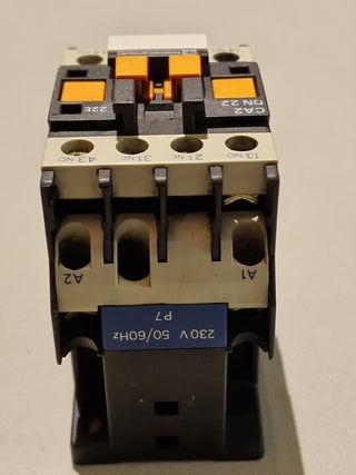 Telemecanique Hilfsschütz CA2DN22P7 control relay 230V 50/60Hz leicht beschädigt3