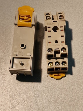 2x Omron PYF-08A-N Relais #92