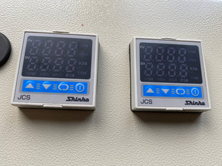 2X Shinko JCS-33A-S/M 1/16 DIN Temperaturregler im Steuerkasten (PID, SSR-Ausgan2