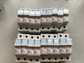 19x Legrand 058 08 Sicherungshalter 10x38 mm 32A 500V 1-polig Trennschalter geb0
