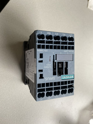 3RT2015-2AP01 / Leistungsschütz, AC-3 7A, 3kW / 400V 1S, AC 230V, 50/60Hz1