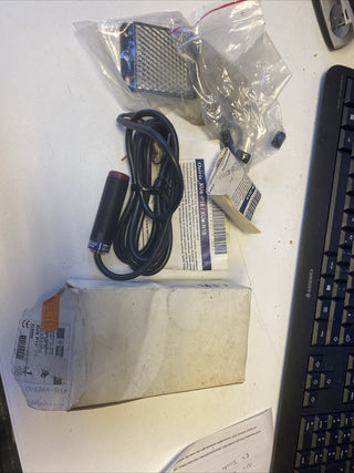 Telemecanique OsiSense XU5P18PP340 – Optischer Sensor M185