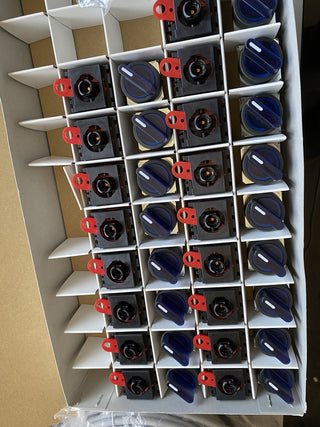 18x OMRON A22W-2MA-24A-11 Wahlschalter | BLAU | 2 Positionen | NEU3