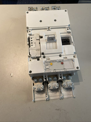 Eaton Moeller NZMN4-AE1250 Leistungsschalter 1250A + NZM4-XUHIV Unterspannung