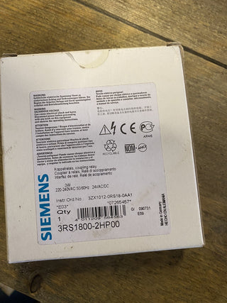 Siemens 3RS1800-2HP00 AC/DC 24 V als auch AC 220–240 V (50/60 Hz)0