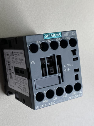 3RH2131-1AB00 SIEMENS Schütz: 4-polig; NC + NO x3; 24VAC; 10A; DIN,für Frontplat0