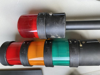 2x Schneider Electric Signalsäulen (Typ XVB o.ä.), gebraucht, 24V DC, Rot/Grün,2