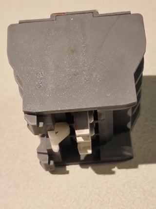 4xABB Leistungsschütz / 220-230V 50Hz / 230-240V 60Hz / 4kW / 2NO + 2NC / A9-30-4