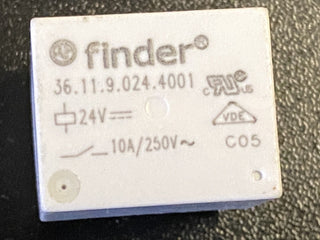 18x Finder Relais: elektromagnetisch; SPDT; USpule : 24VDC; 15A; 10A/250VAC0