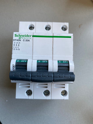 Schneider Electric Acti9 iDPN DT40N – Leitungsschutzschalter 3P 20A C 10kA (A9N23