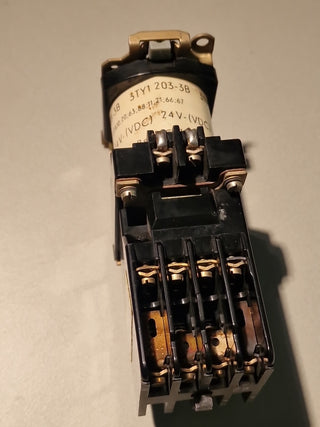 Siemens 3TA11 12-4B Schütz mit 24V Spulenspannung-#113