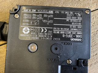 Omron D4NL-2DFG-B - Sicherheitstür-Verriegelungsschalter, 4 Öffner, IP67,0