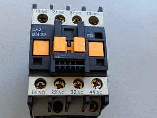 Telemecanique CA2DN40 Hilfsschütz / Steuerrelais - 240V AC - 4 Schließer (4 NO)4