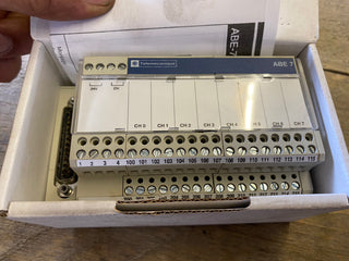 SCHNEIDER ELECTRIC KLEMMENBLOCK ABE7, ZUR UMSETZUNG VON 8 ANALOGEN KANÄLEN ABE7C0