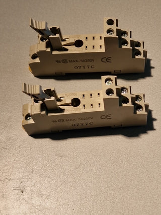 2x Omron P2RF-08-E#94