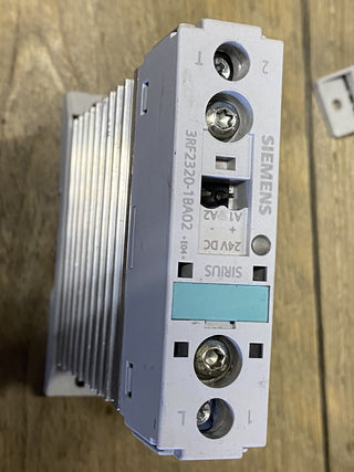 2x Siemens SIRIUS 3RF2320-1BA02 3RF2 320-1BA024