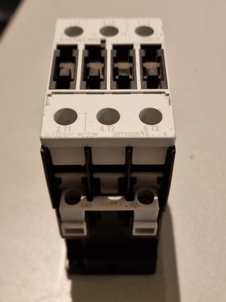 Siemens SIRIUS Leistungsschütz 3RT1025-1BB44 – Baugröße S0 – 24V DC0