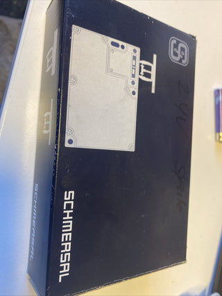 Schmersal AZM 161 Magnet-Verriegelungsschalter 24V AC/DC Arbeitsstrom – NEU2