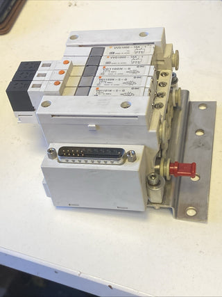 SMC Ventil-Set VQ1000 Serie: 3x Magnetventil VQ1100N-5 & 2x Blindplatte VVQ1000-4