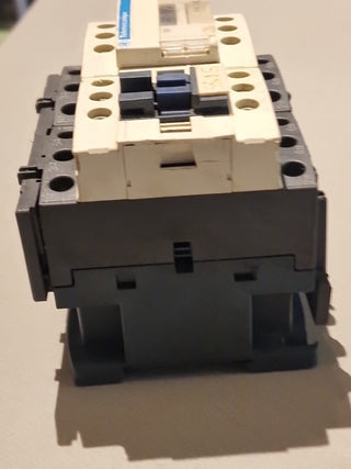 Schneider Electric LC2D09B7 Wendeschütz TeSys D – 9A – 24V AC Spule – Gebraucht4