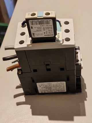 Siemens 3RT1036-1BB44 Schütz + 3RH1921-1HA22 Hilfsschütz + 3RT1926-1BB003