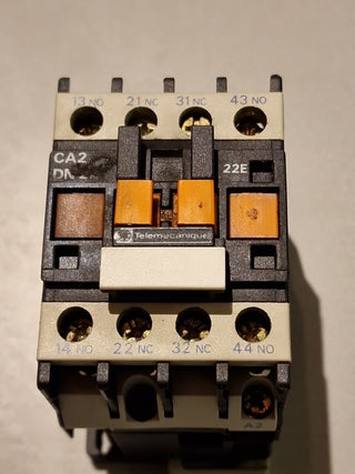Telemecanique CA2DN22 Hilfsschütz / Steuerrelais – 24V AC – 2S/2Ö0