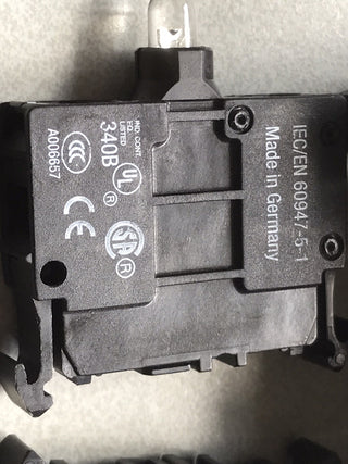 SIEMENS - 3SB3423-1PB GEHÄUSEKOMPONENTE, 22MM LAMPENFASSUNG MIT INTEGRIERTER4