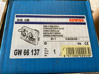 GEWISS GW66137 IEC Steckdose 2P+E 32A 230V IP44 schaltbar/Sicherung waagerecht N0