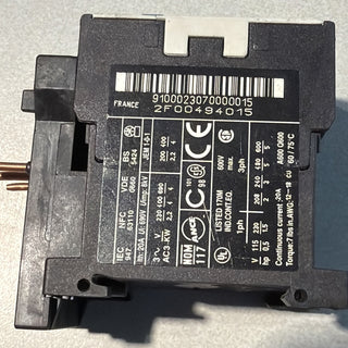 Telemecanique LC1K0910P7 TeSys Kleinschütz 3-polig 4kW 9A Spule 230V AC geb3