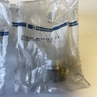 2x TELEMECANIQUE ZB2-BV01 HALTER WEISS4