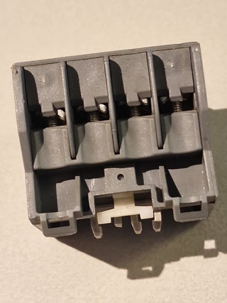 4xABB Leistungsschütz / 220-230V 50Hz / 230-240V 60Hz / 4kW / 2NO + 2NC / A9-30-3