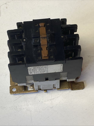 Telemecanique LC1D403 Schütz – 3-polig – 40A (AC-3) – Spule 220V/230V – TeSys2