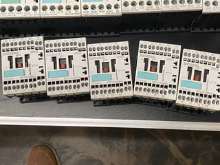 Siemens SIRIUS Leistungsschütz 3RT1017-2BB42 | S00 | 5,5kW | 24V DC | Gebraucht1