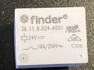 18x Finder Relais: elektromagnetisch; SPDT; USpule : 24VDC; 15A; 10A/250VAC1